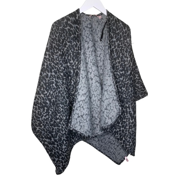 LA VIE EN ROSE Animal Print Open Front Poncho Cape Grey One Size - Picture 1 of 9